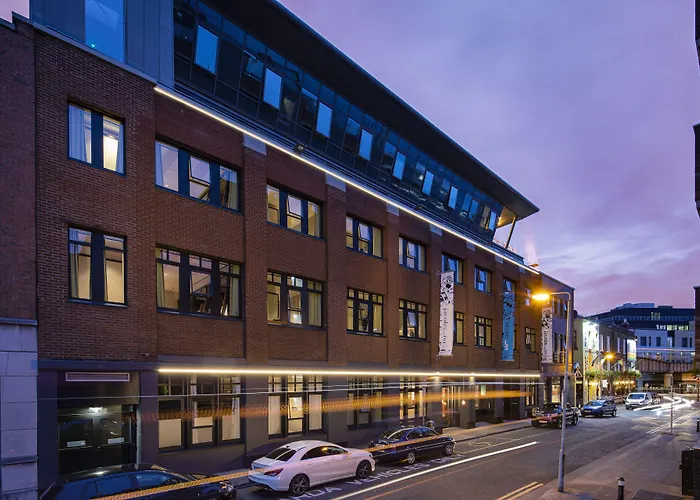 Latroupe Jacobs InnHostal